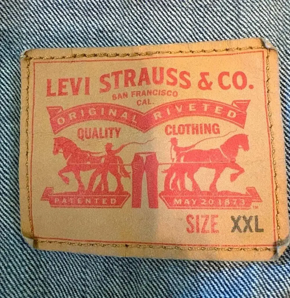 EUC Levi's Medium Wash Denim Trucker Jacket Size XXL